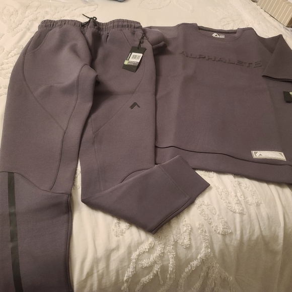 Alphalete tracksuit - Picture 7 of 10